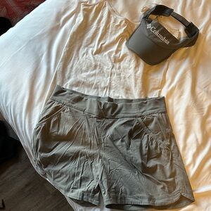 Columbia Women's gray Shorts